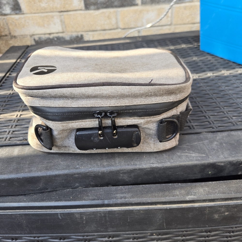 air tight (small proof) toiletries tracel bag